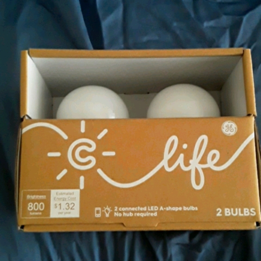 C-life LED lightbulbs by GE (2 bulbs)